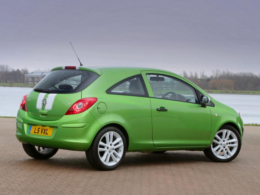  Vauxhall Corsa Sting 2013 года  (фото 12 из 18)